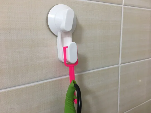 air-dryer holder (ikea suction cup + air dryer)
