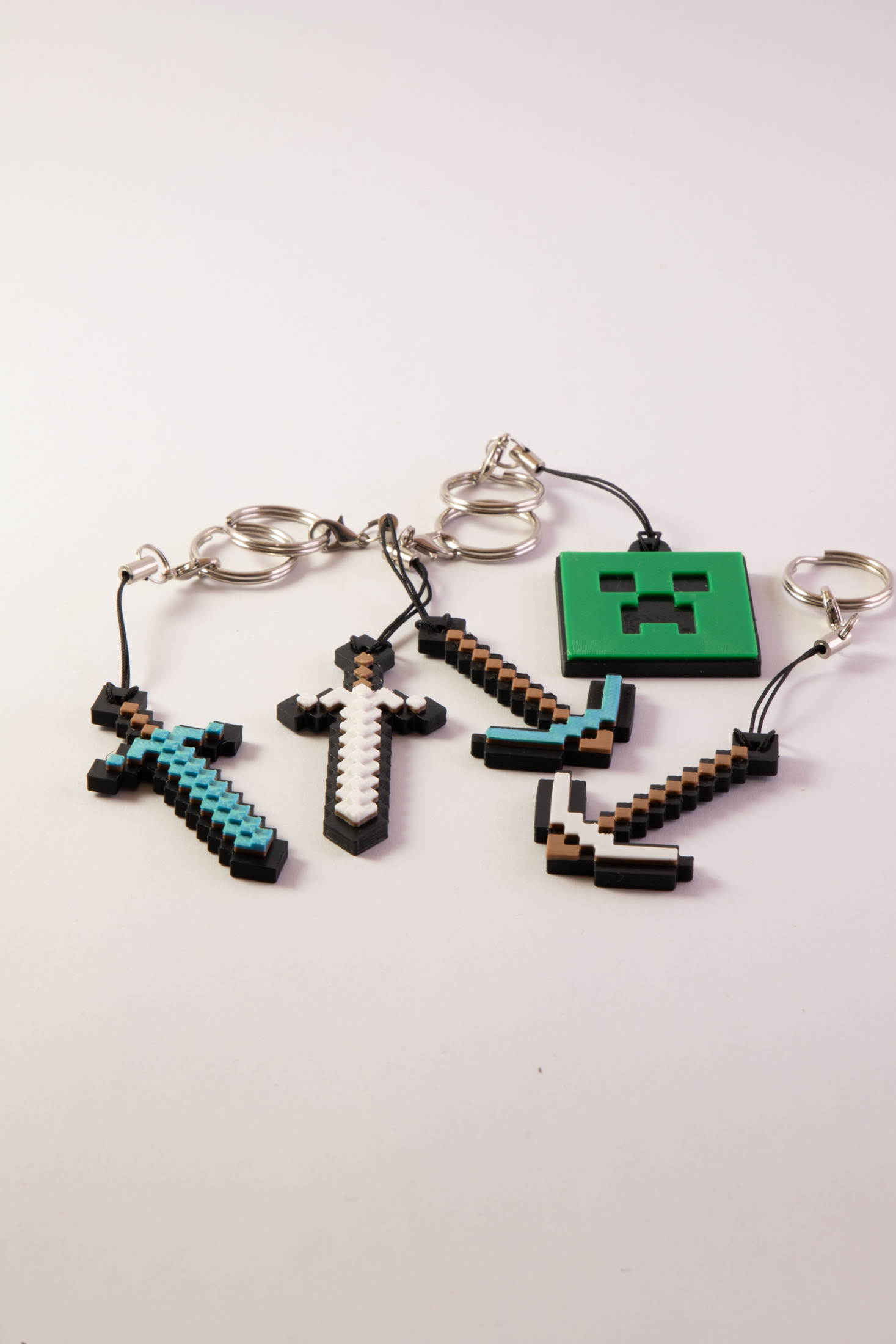 Miniatura 2 do modelo 3D Minecraft Keychains – Sword, Pickaxe & Creeper Head