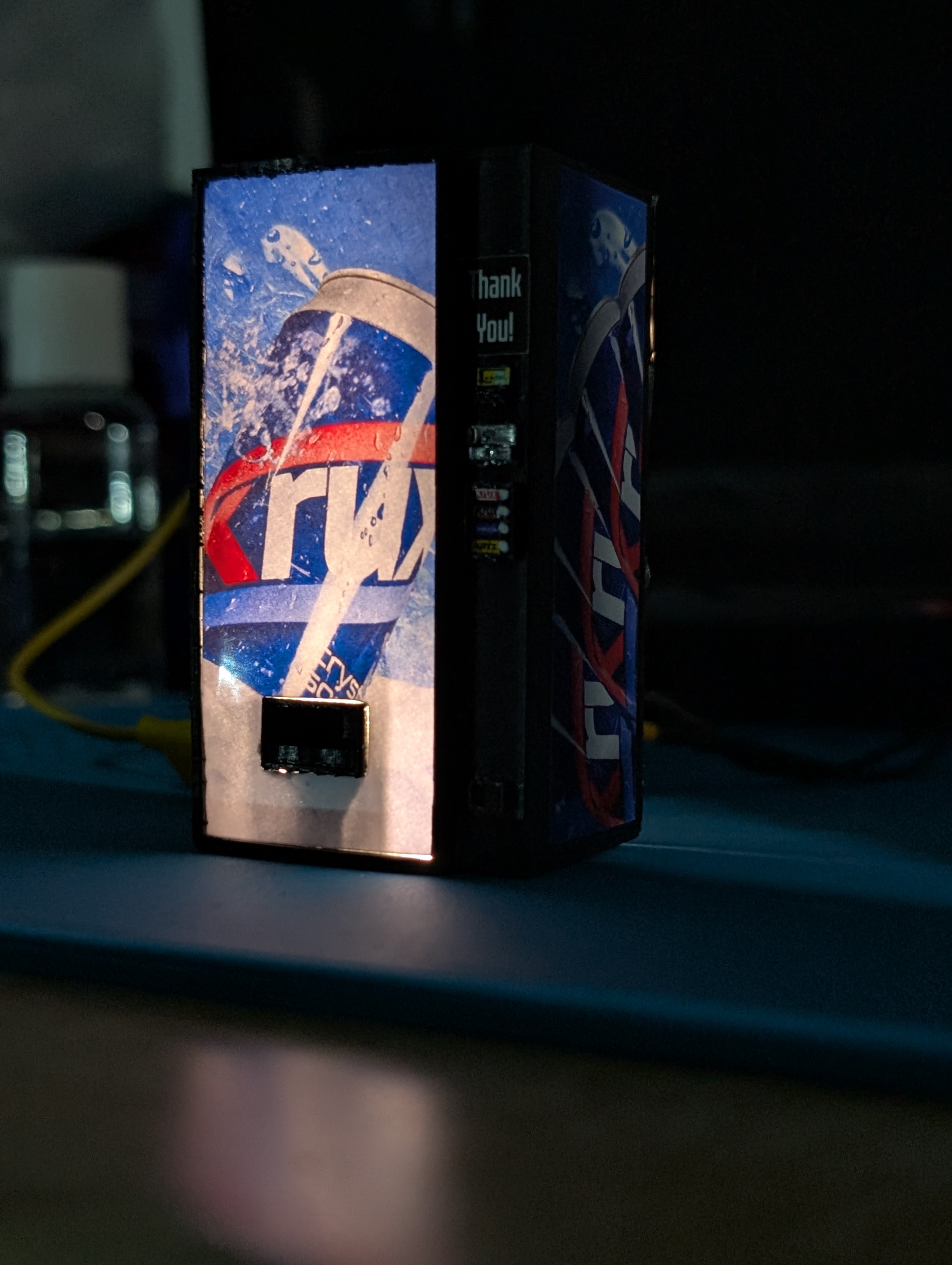 1:24 Late-90s Vending Machine (w/ Branding)