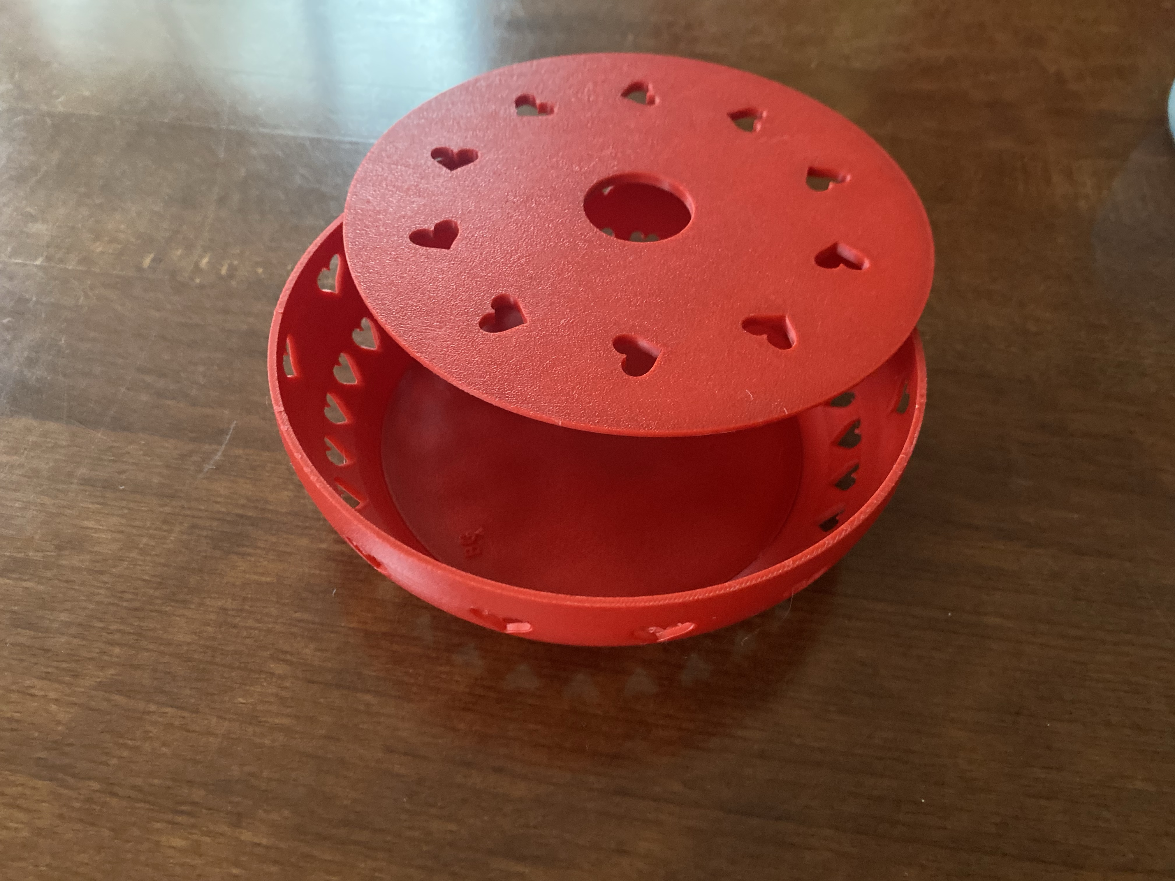 Heart-shaped bowl with lid