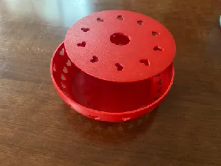 Heart-shaped bowl with lid