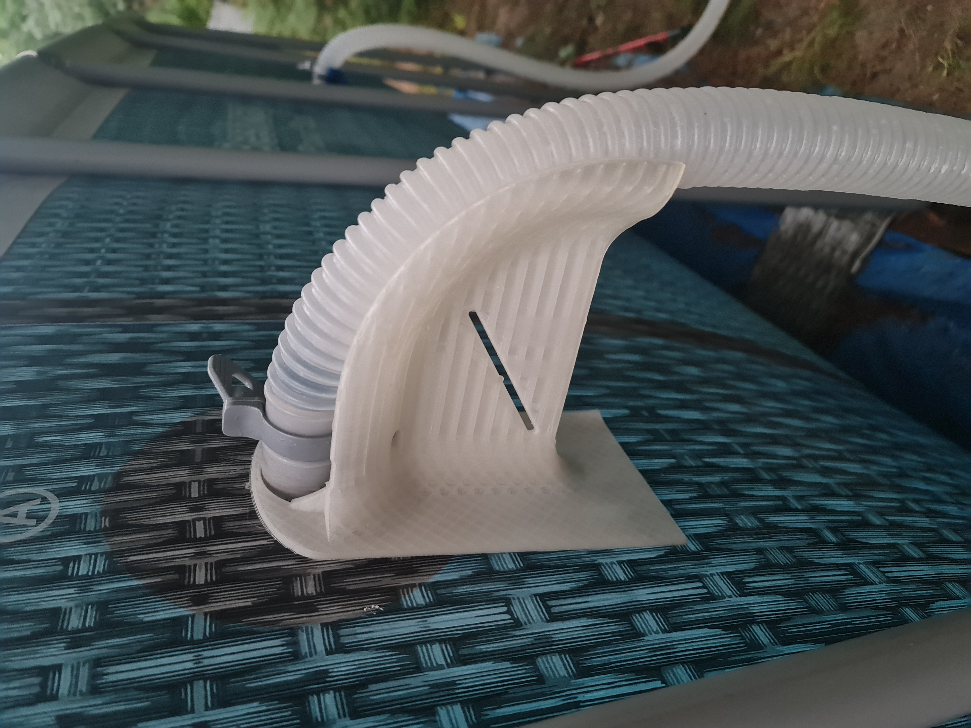 Pool hoses holder