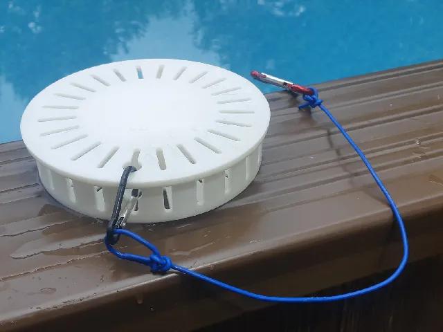 3 inch Puck Chlorine Tablet Pool Dispenser Basket — foto autora