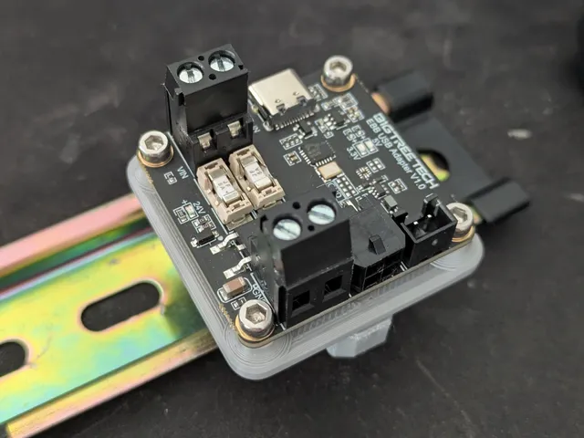DIN mount for BTT EBB USB Adapter v1.0 with heatset inserts