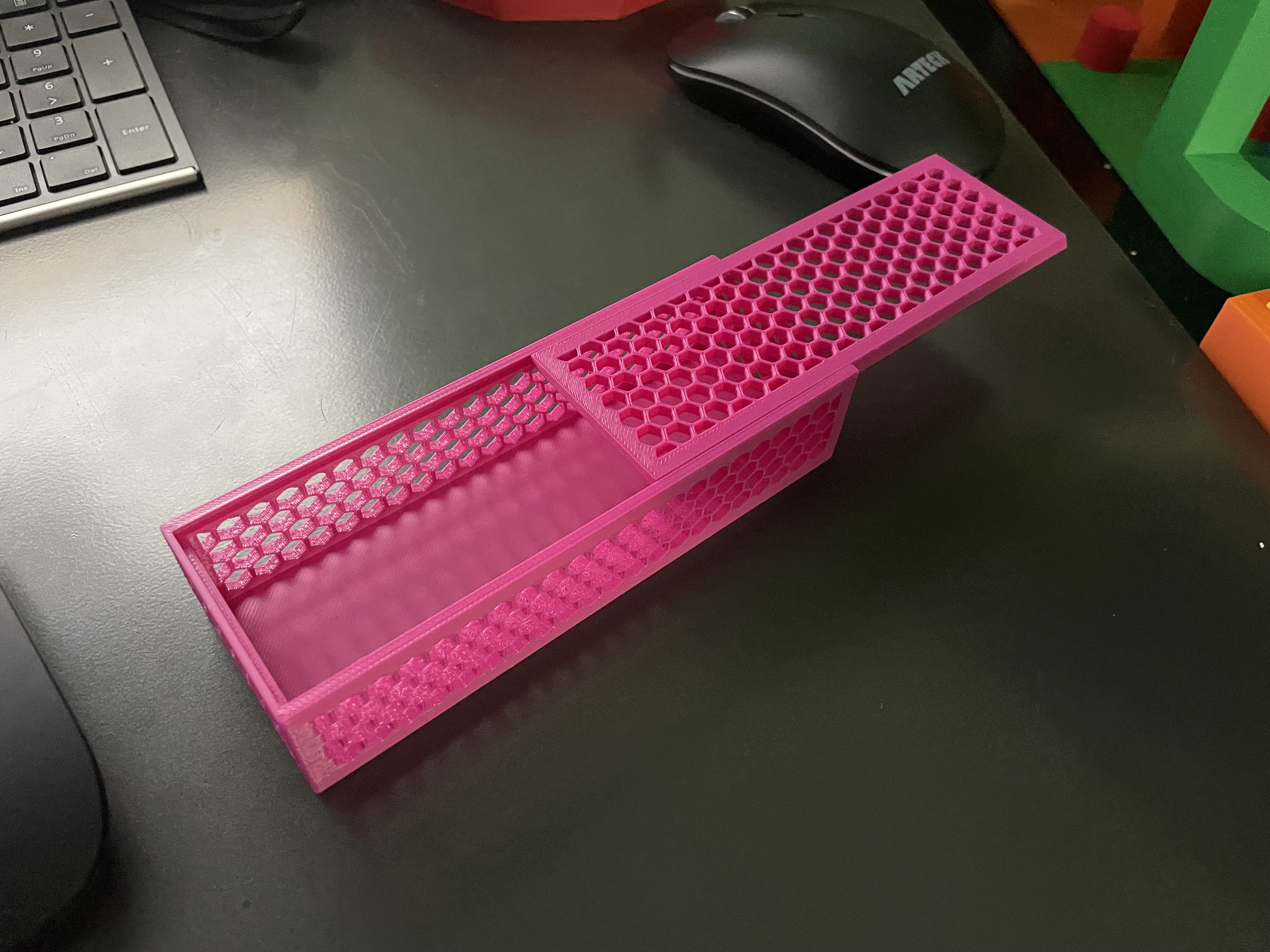 Box with Honeycomb pattern and lid for crackers