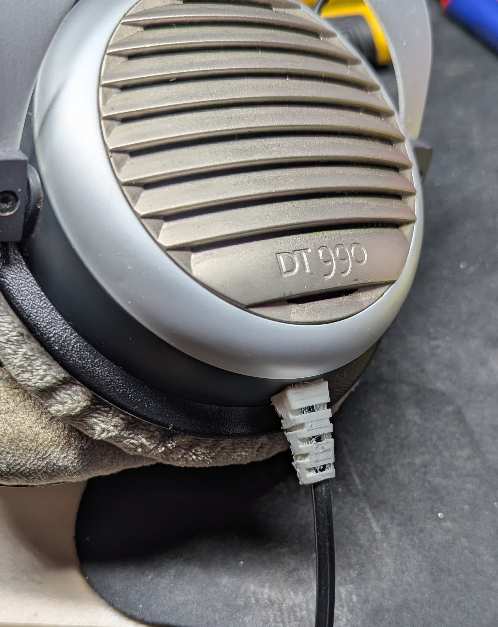 Beyerdynamic DT 990 Premium — Cable Strain Relief Replacement
