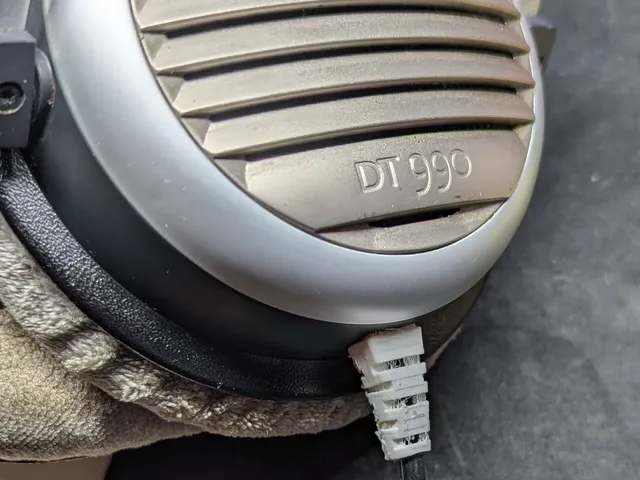 Beyerdynamic DT 990 Premium — Cable Strain Relief Replacement