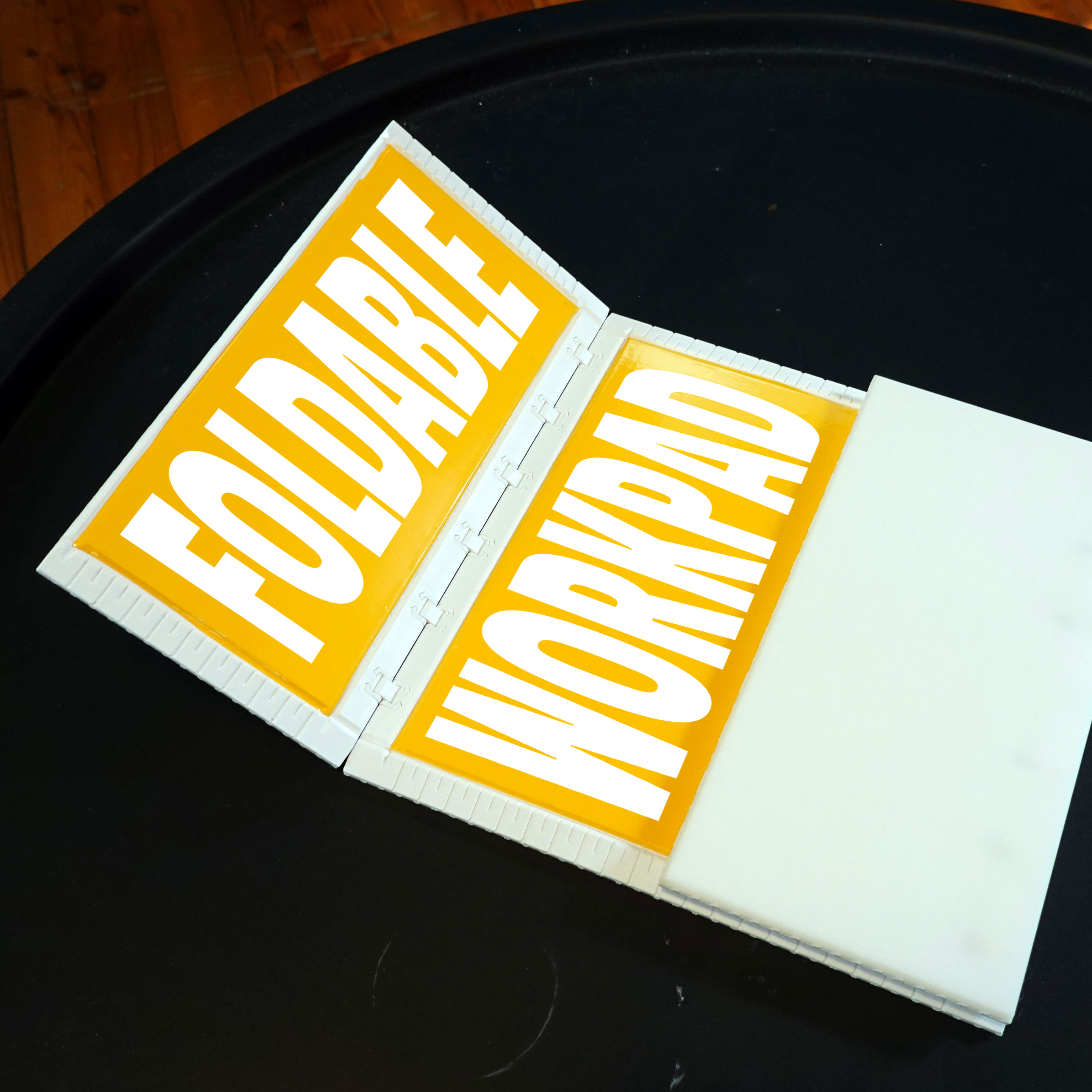 The Foldable WorkPad - A 3D printable, foldable work surface