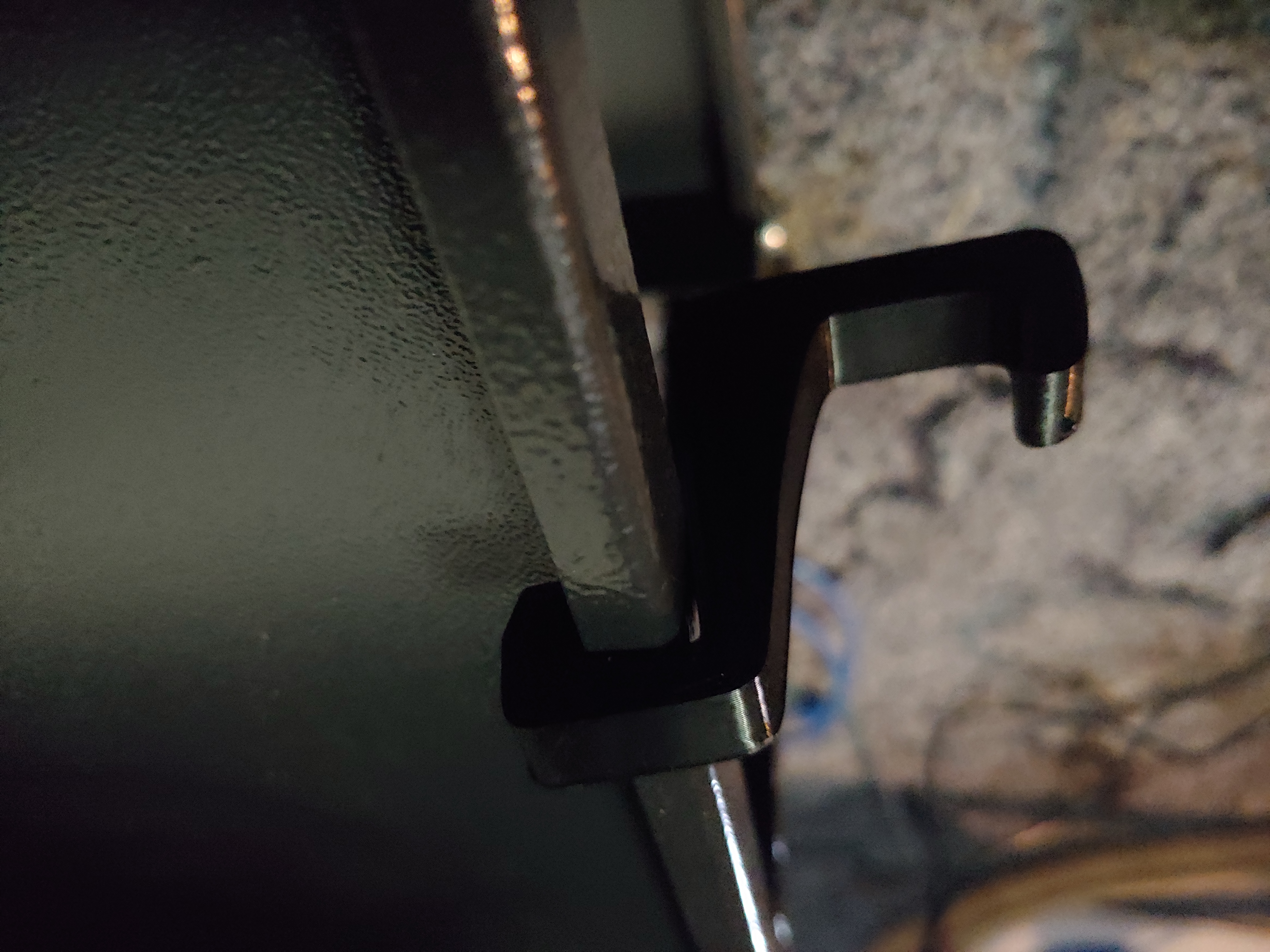 Miniatura 4 do modelo 3D Simple hook for server rack shelf