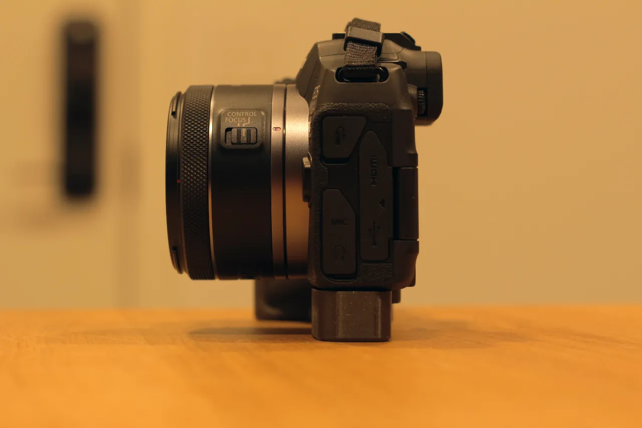Grip Extension - Canon R8 by IZ Labs | Download free STL model
