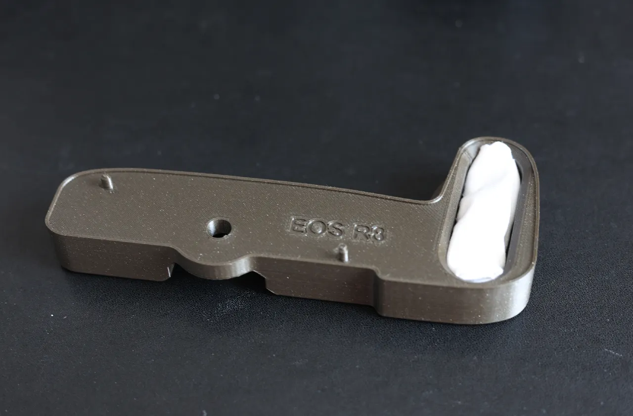 Grip Extension - Canon R8 by IZ Labs | Download free STL model