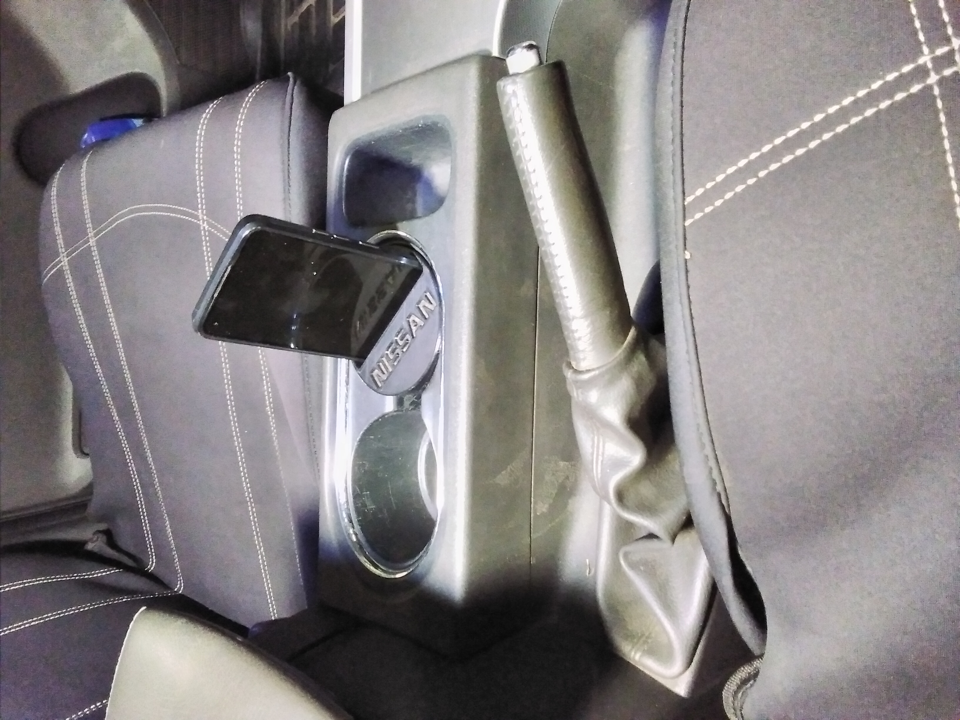 Phone holder for Nissan Navara D40/ R51 Pathfinder cup holder