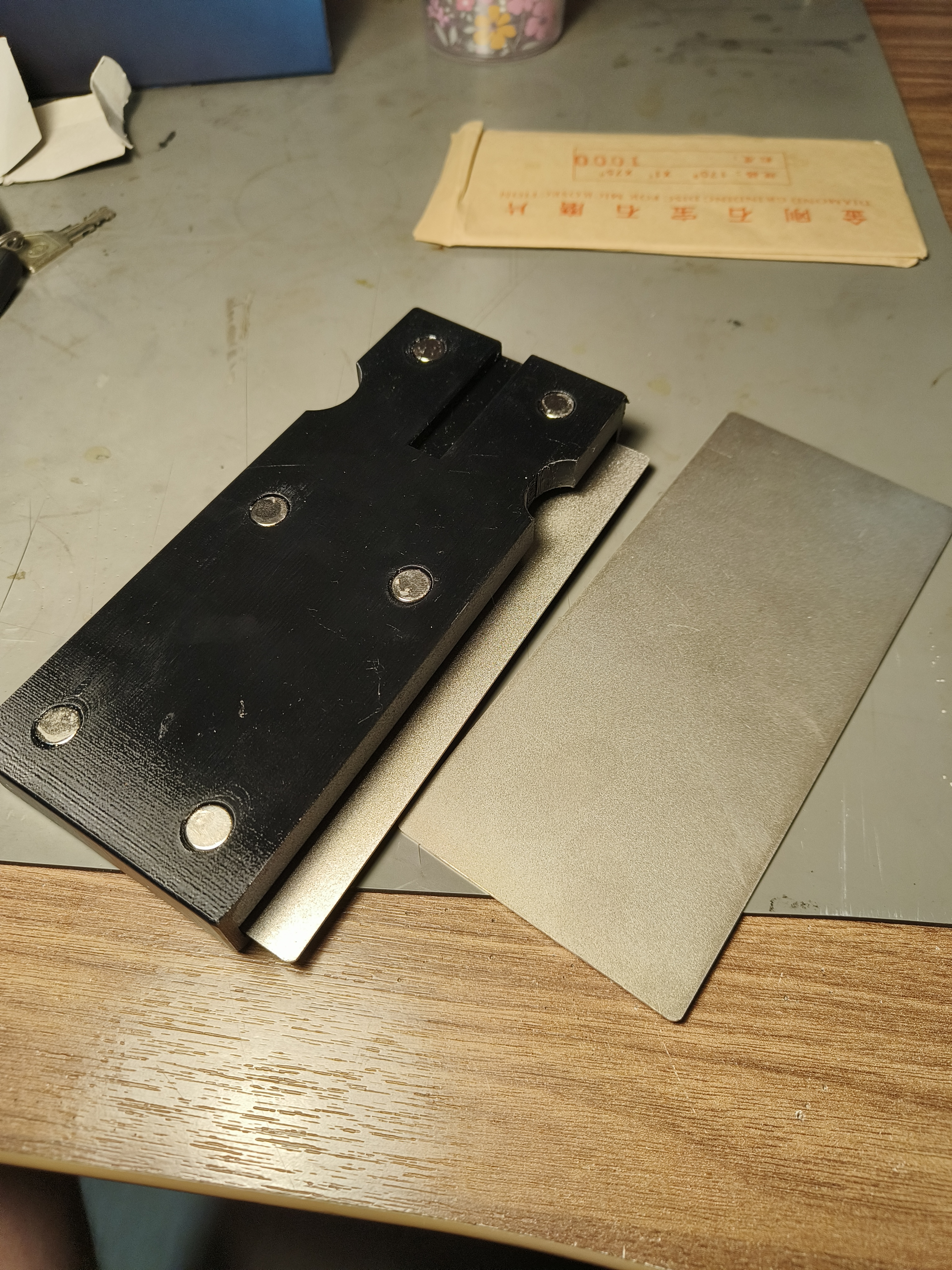 Magnetic compact multi grit knife sharpener.