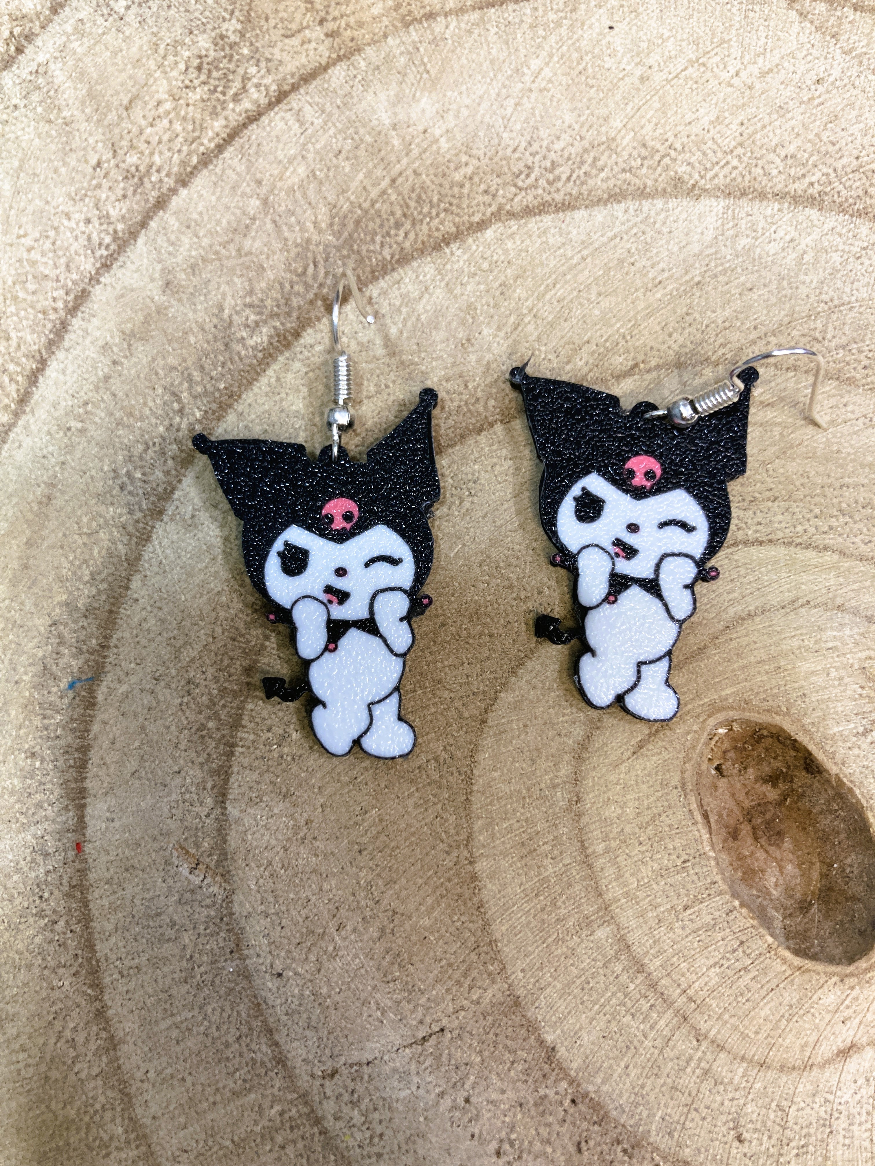 Standing Kuromi earrings