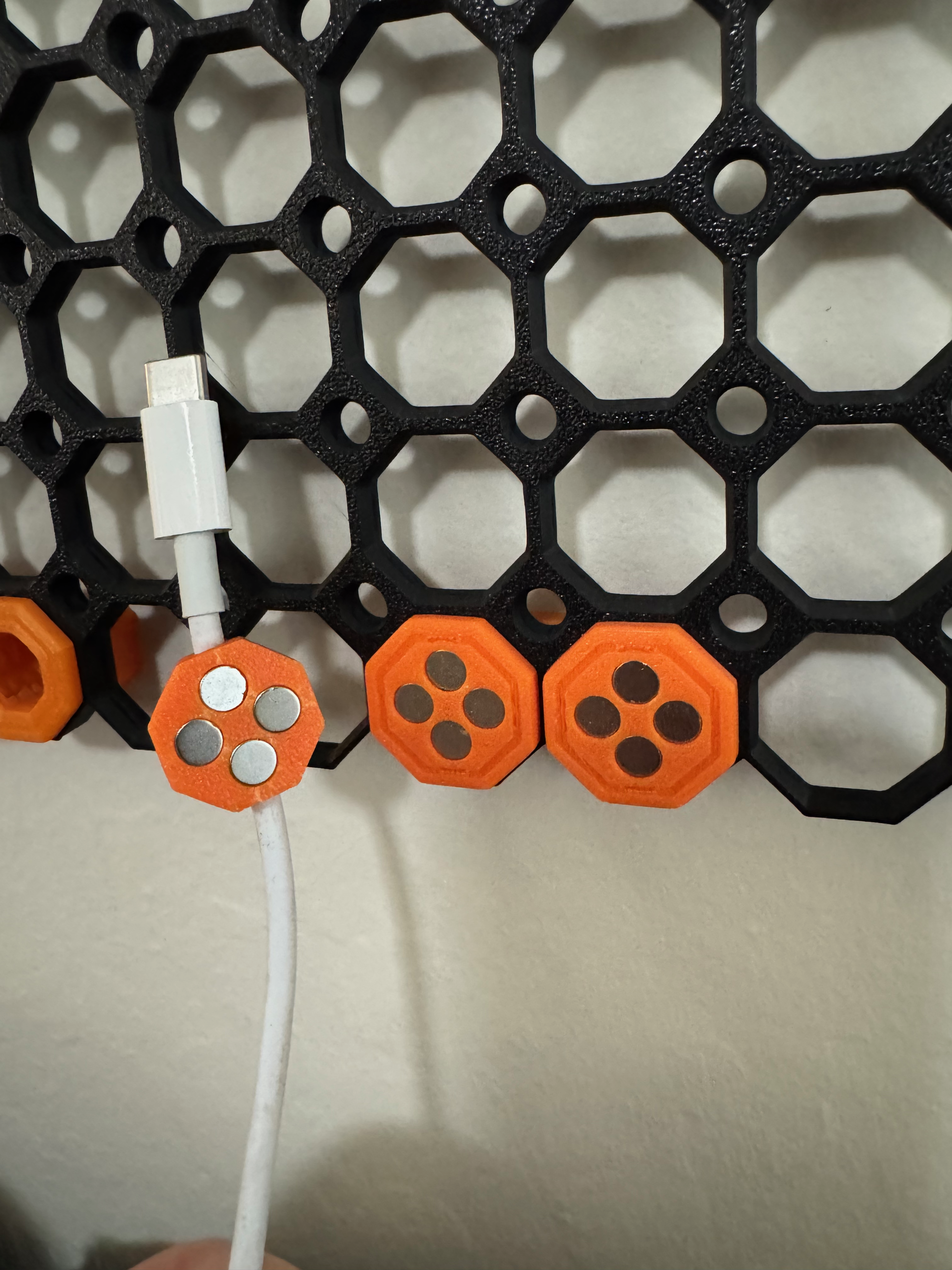 Miniatura 2 do modelo 3D Multiboard magnetic cable mount
