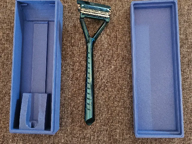 Leaf Razor Travel Case