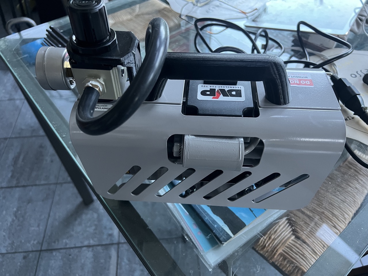 Handle with attachment for vacuum regulator( ec4,vr20 easycomposites)