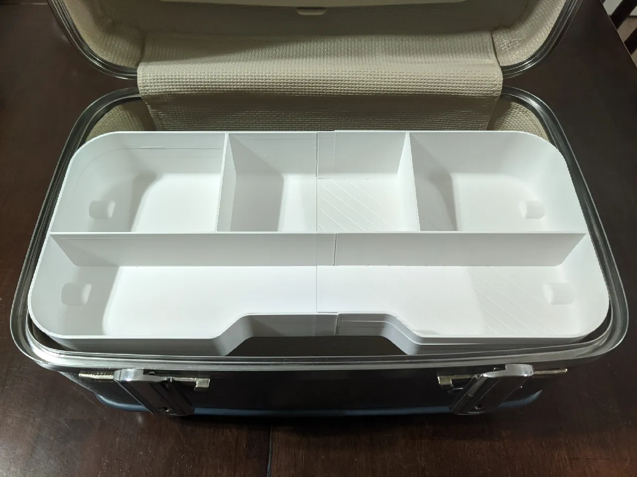 Tray for American Tourister train case by piranhaphish Download