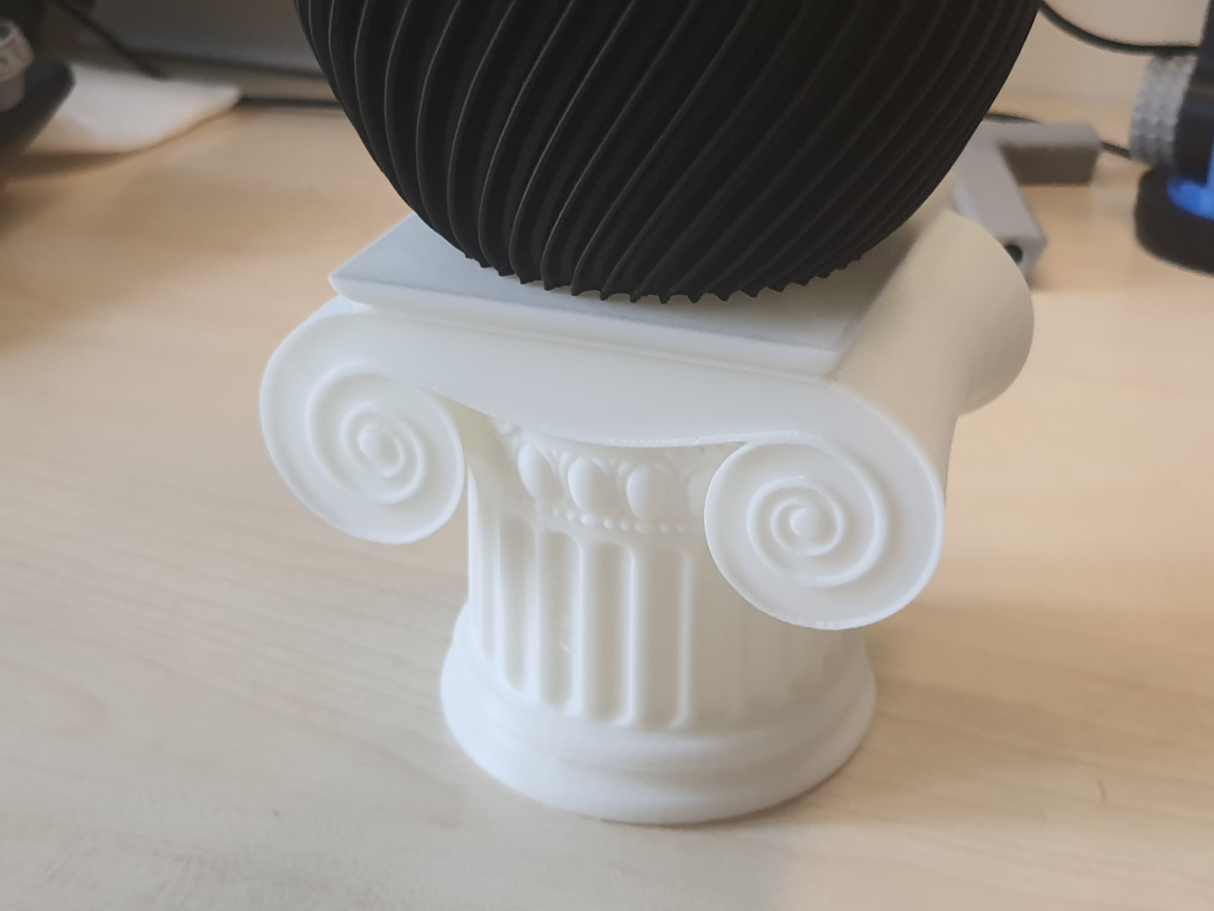 Miniatura 2 do modelo 3D Ionic column (hidden case)