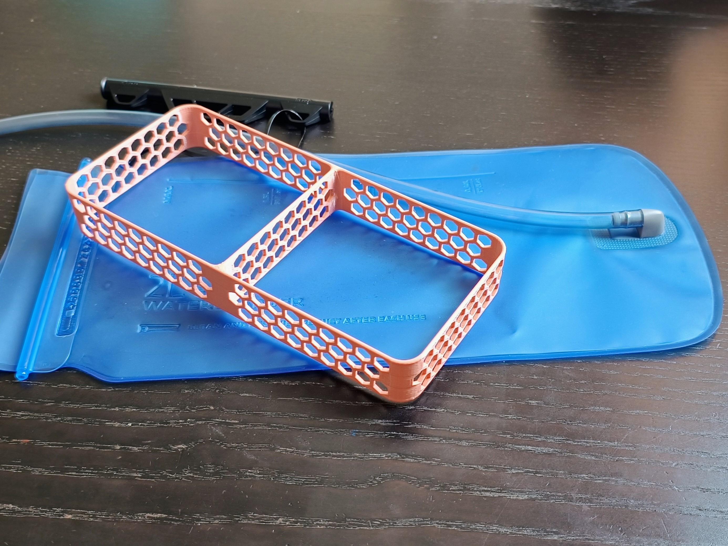 Miniatura 2 do modelo 3D Camelbak ventilation grid (waterbladder)