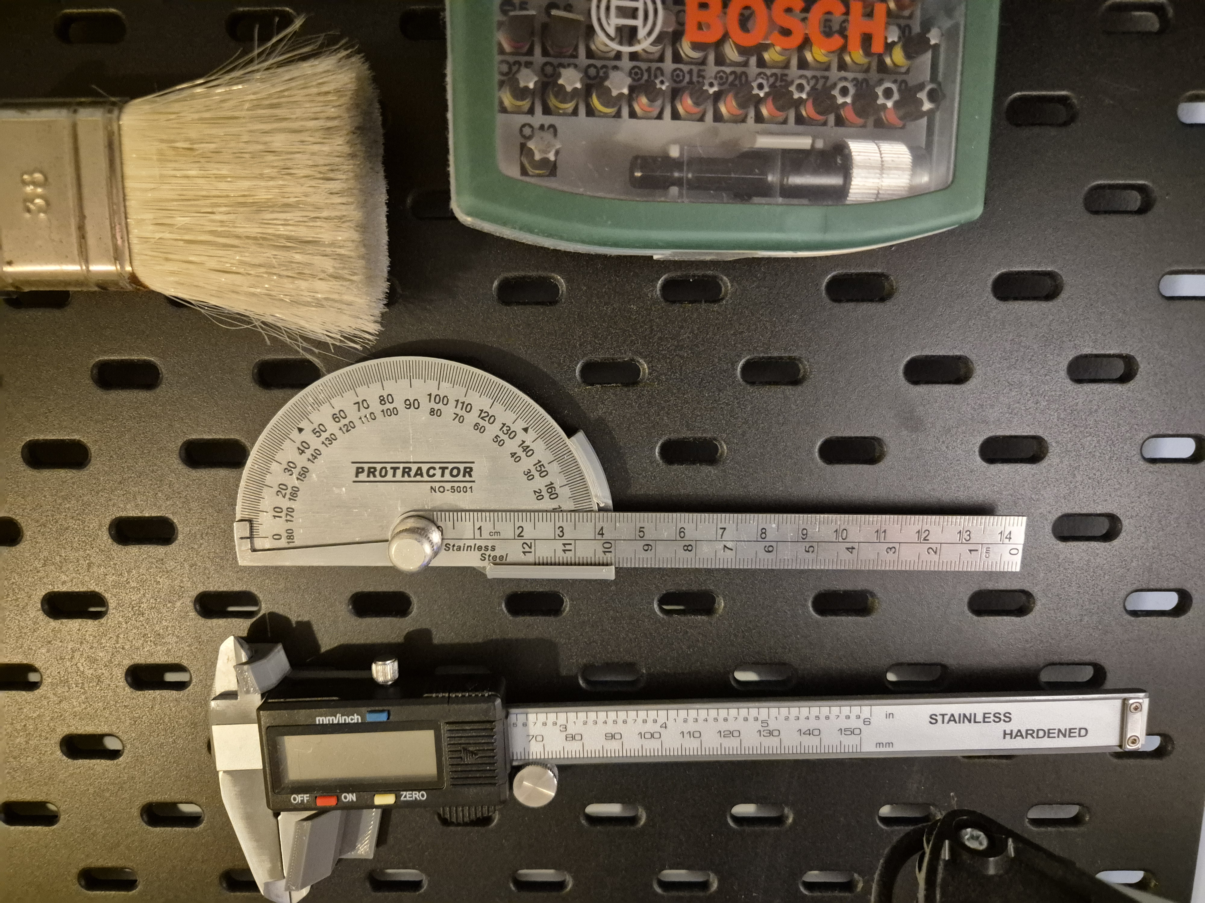 Basic protractor holder for IKEA Skadis