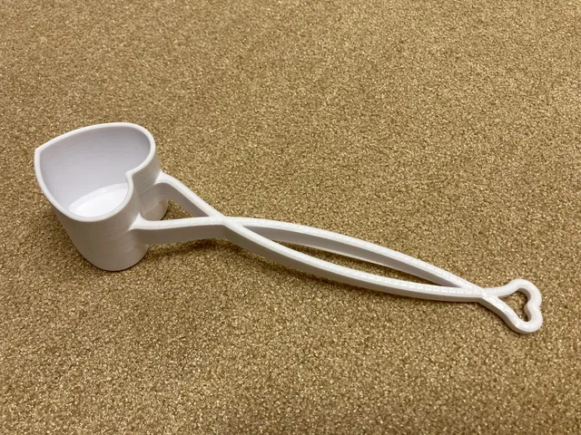 Coffee Measure - Long Handle Heart Design - Easy to remove supports