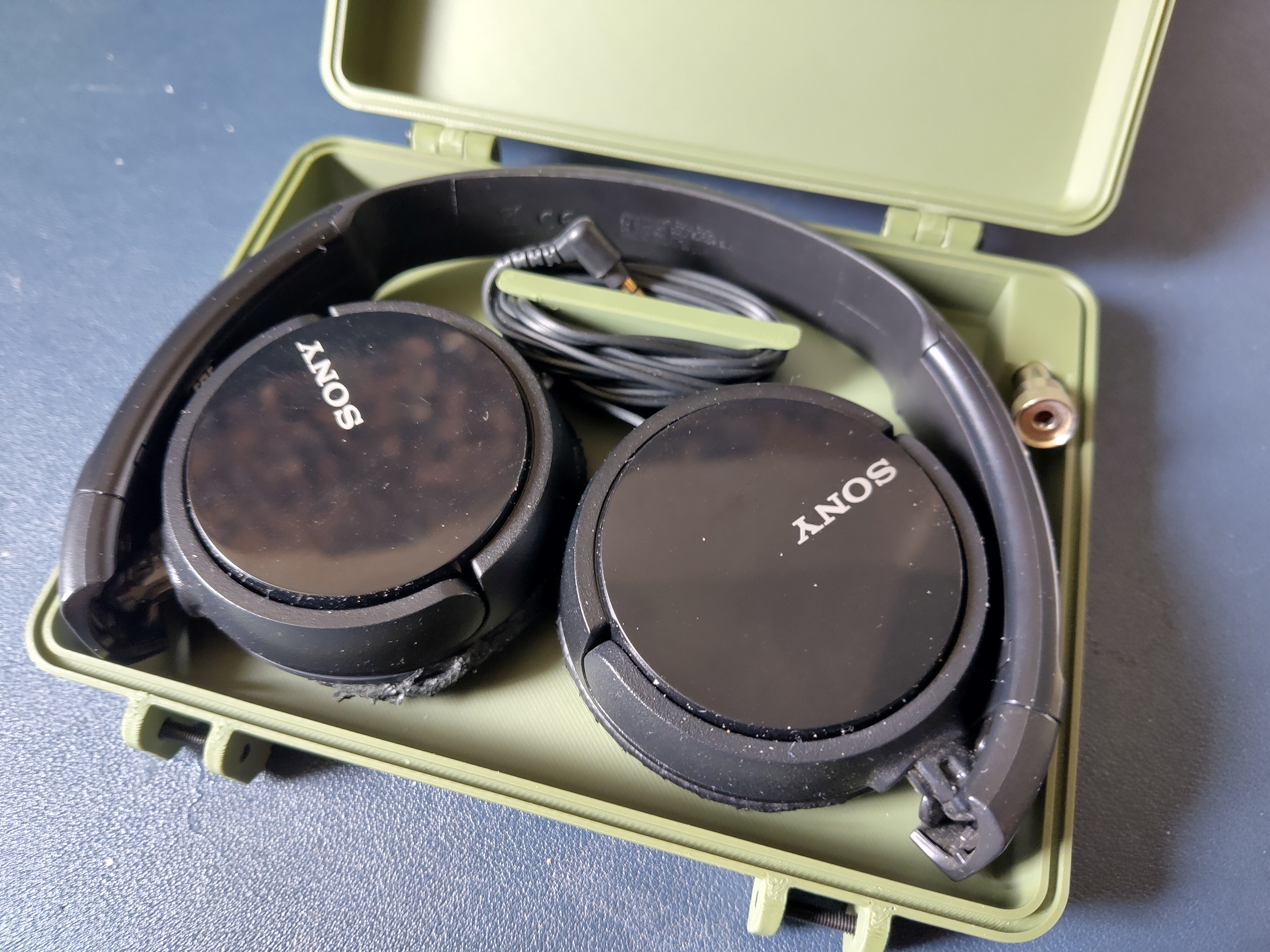 Sony MDR-ZX Headphone case — thumbnail 2