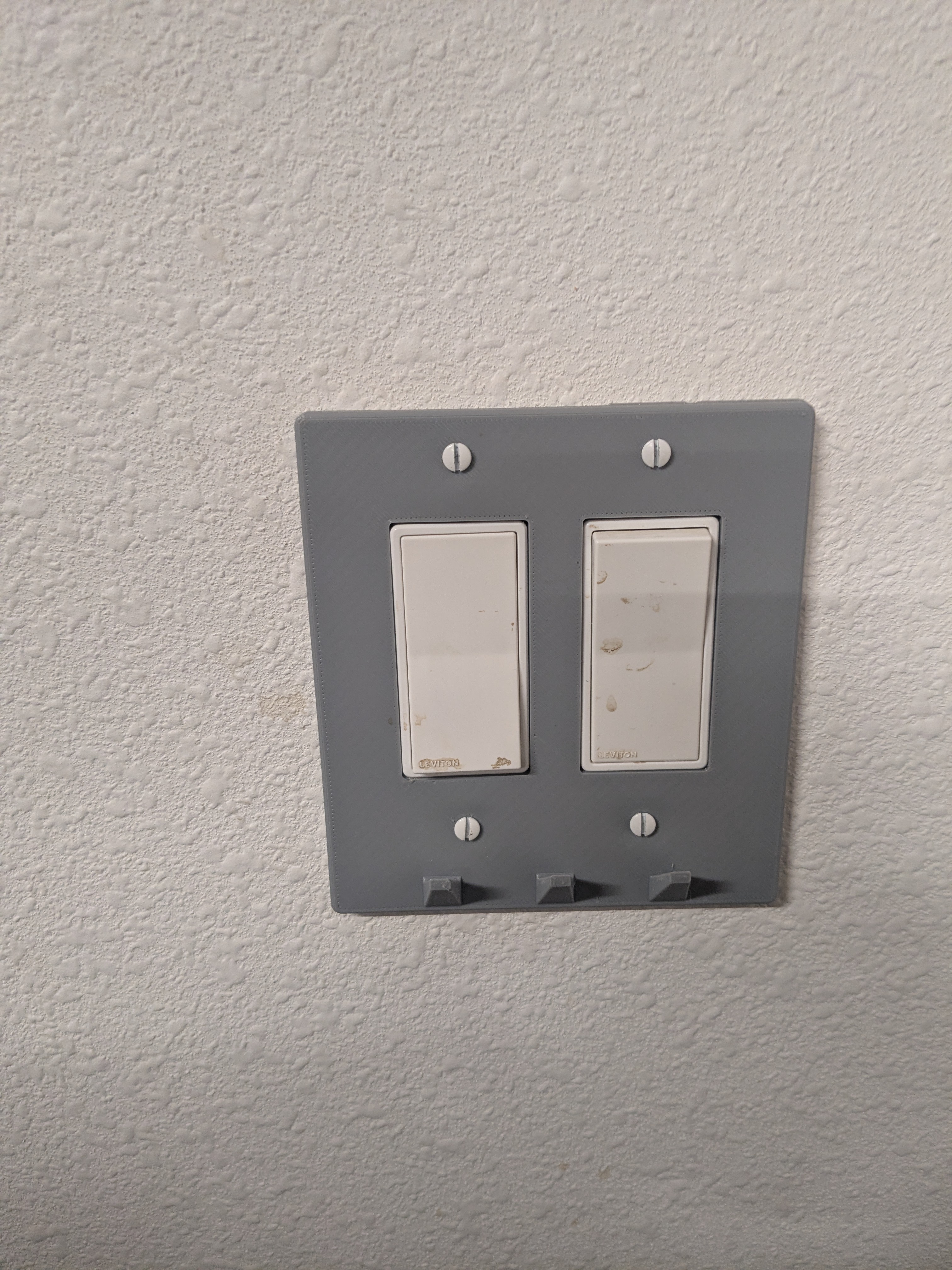 Double Light Switch Cover with Key Hooks — miniatura 2