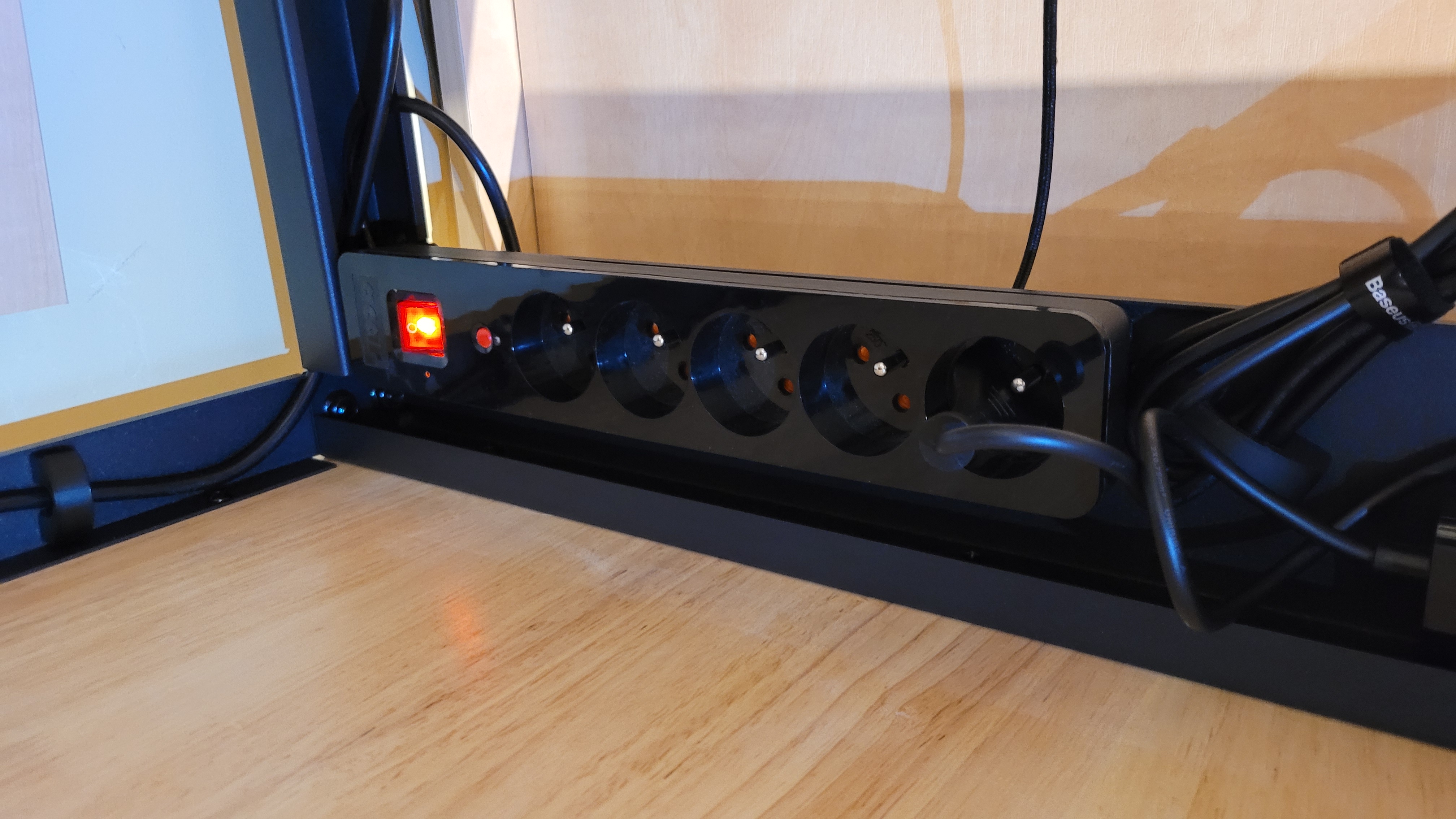 Acar X5 power strip magnetic mount
