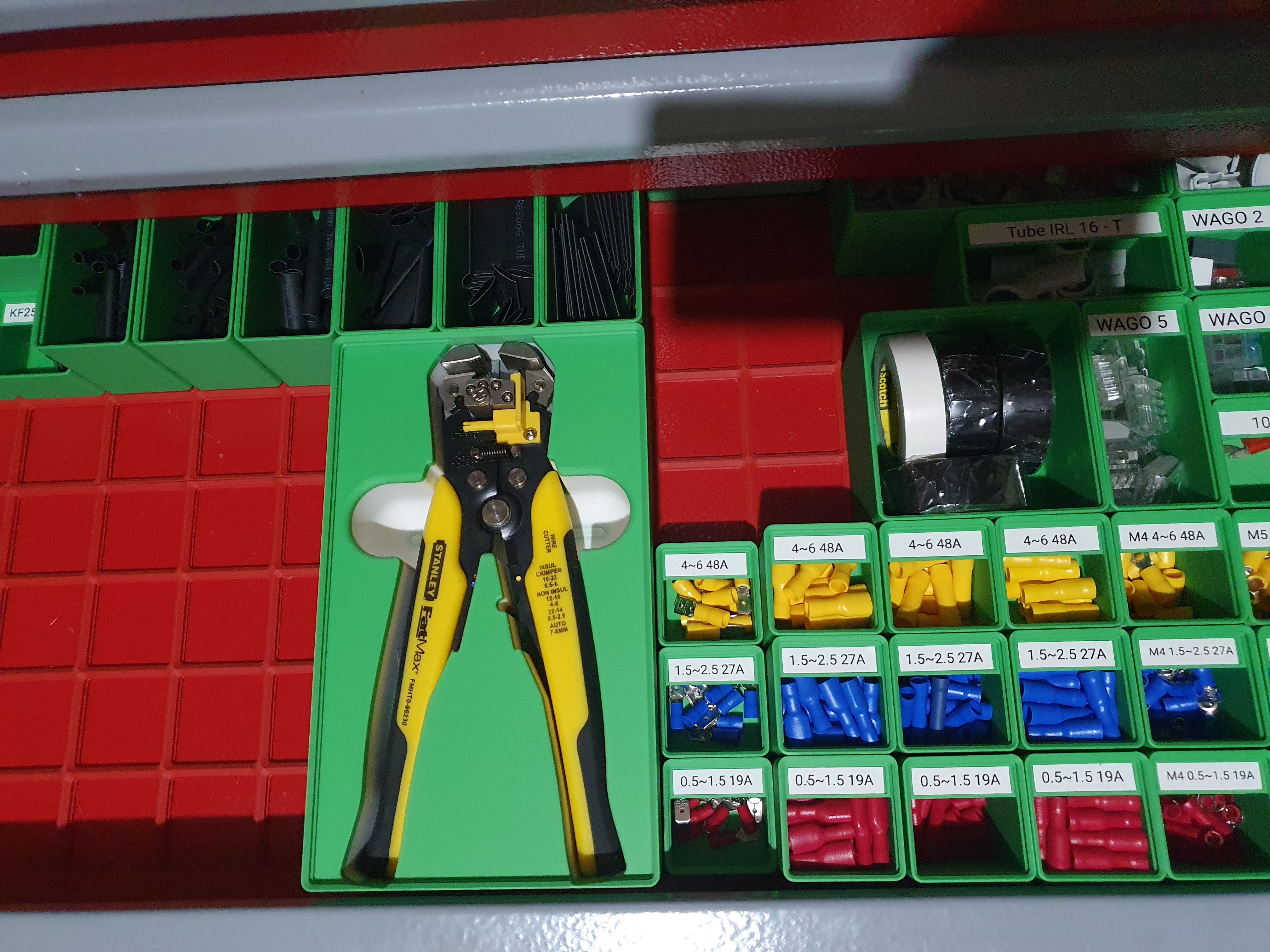 Miniatura 2 do modelo 3D Gridfinity bin for wire stripper