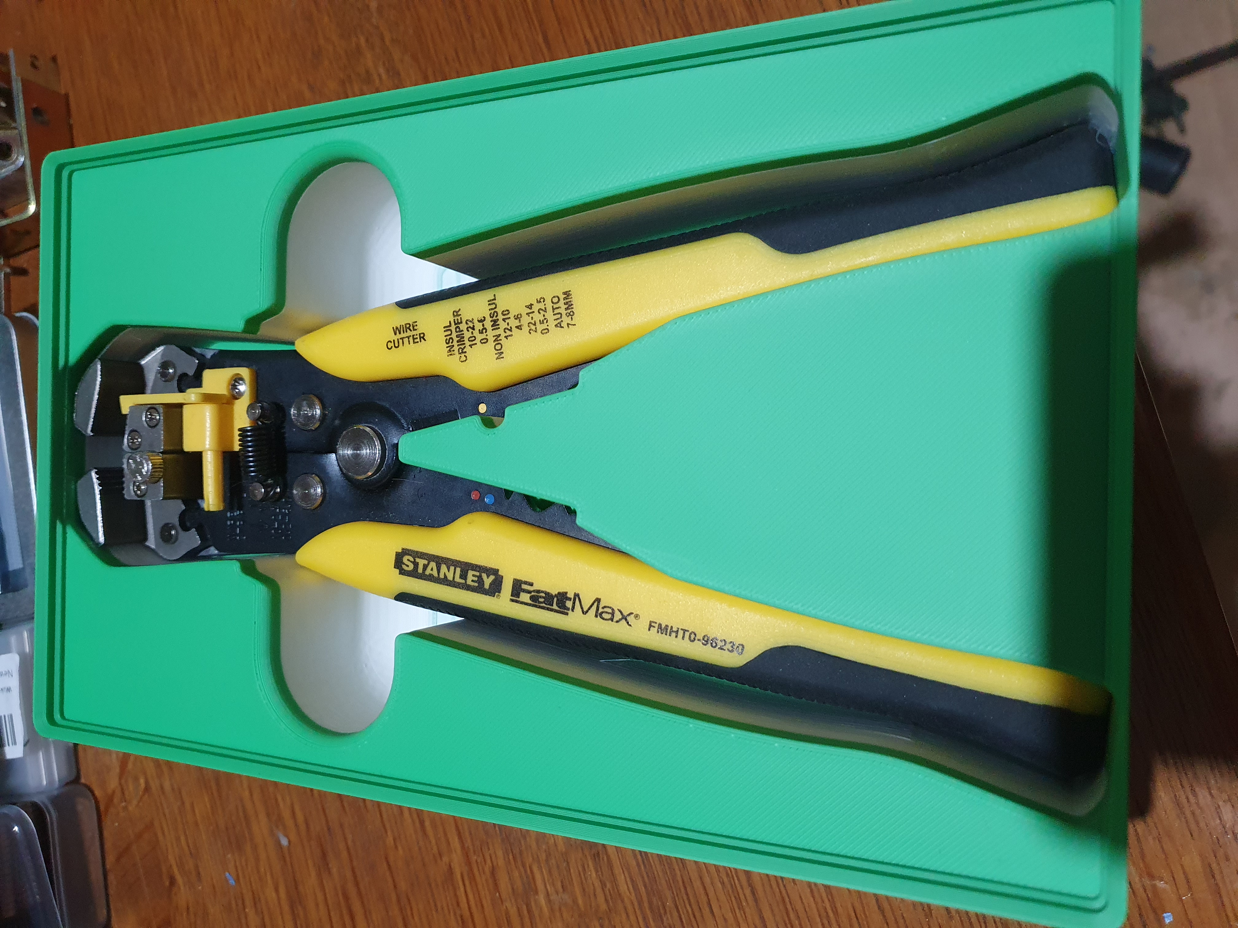 Miniatura 8 do modelo 3D Gridfinity bin for wire stripper