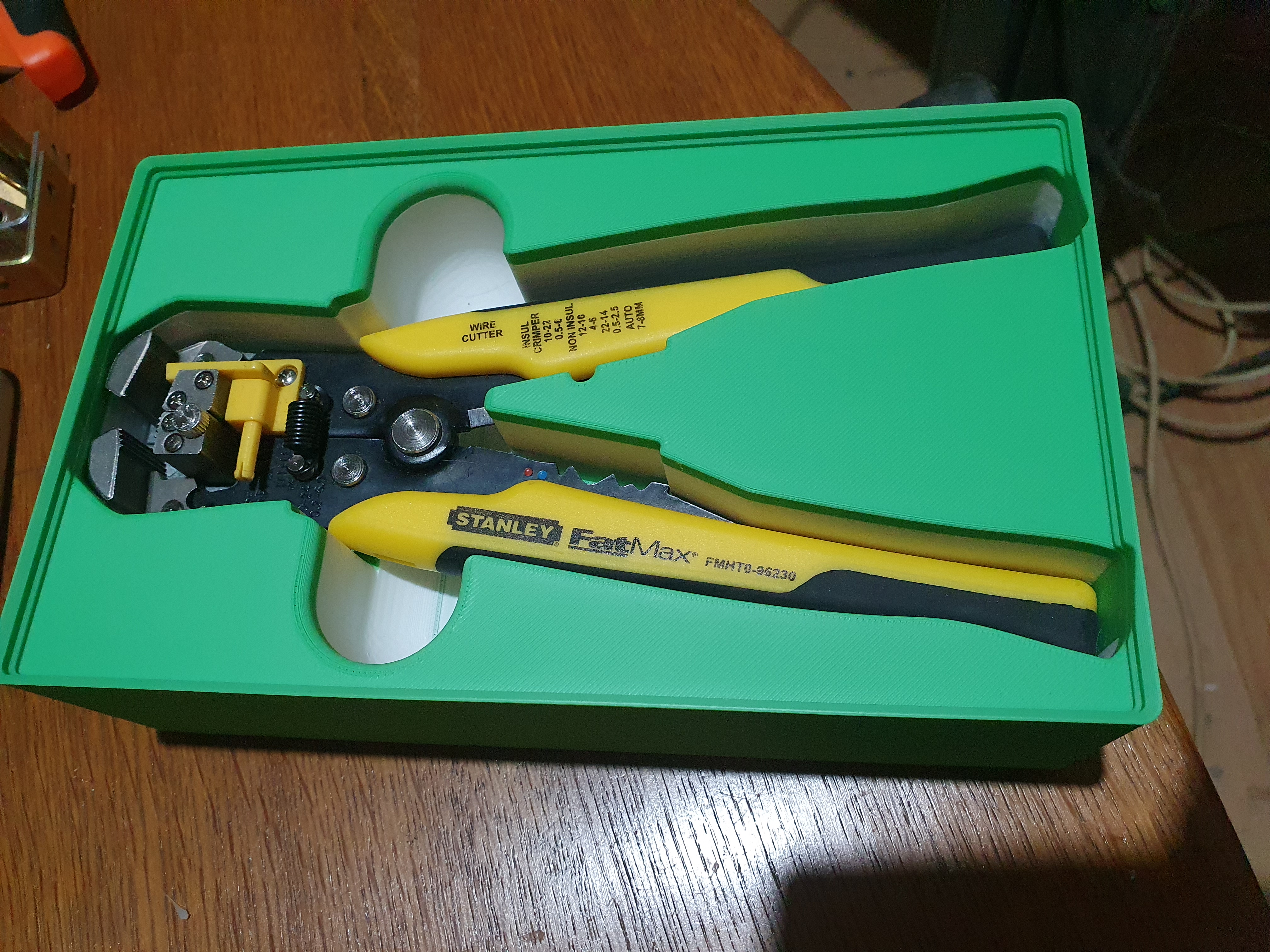 Miniatura 6 do modelo 3D Gridfinity bin for wire stripper