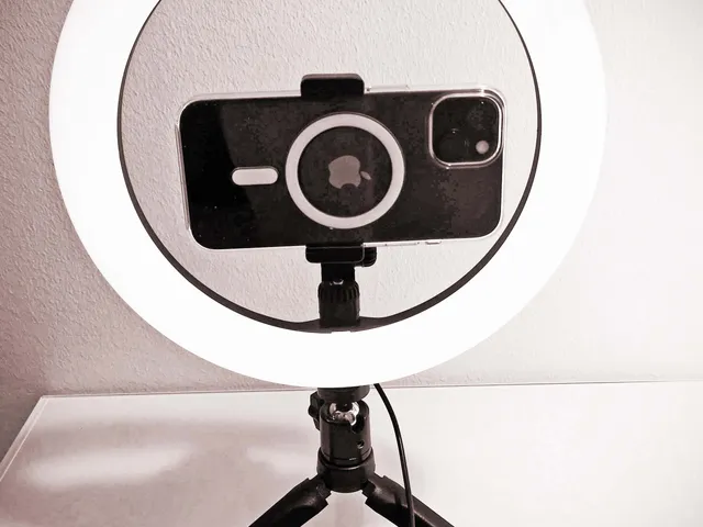 Better phone mount for a cheap ringlight