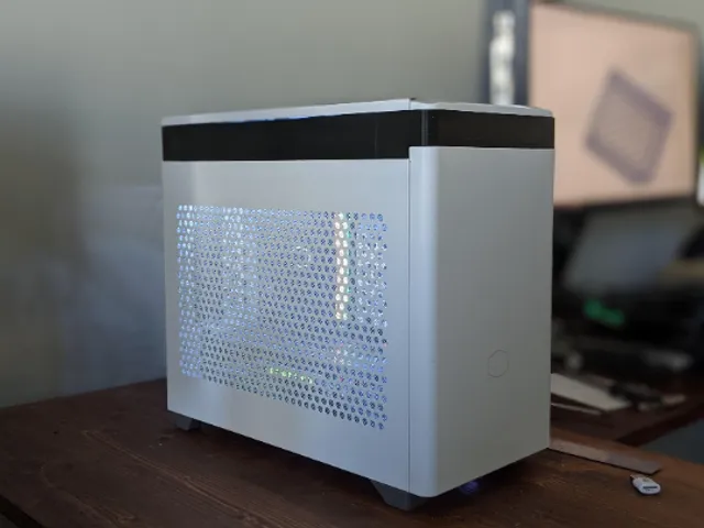 CoolerMaster NR200 top-mounted radiator bracket
