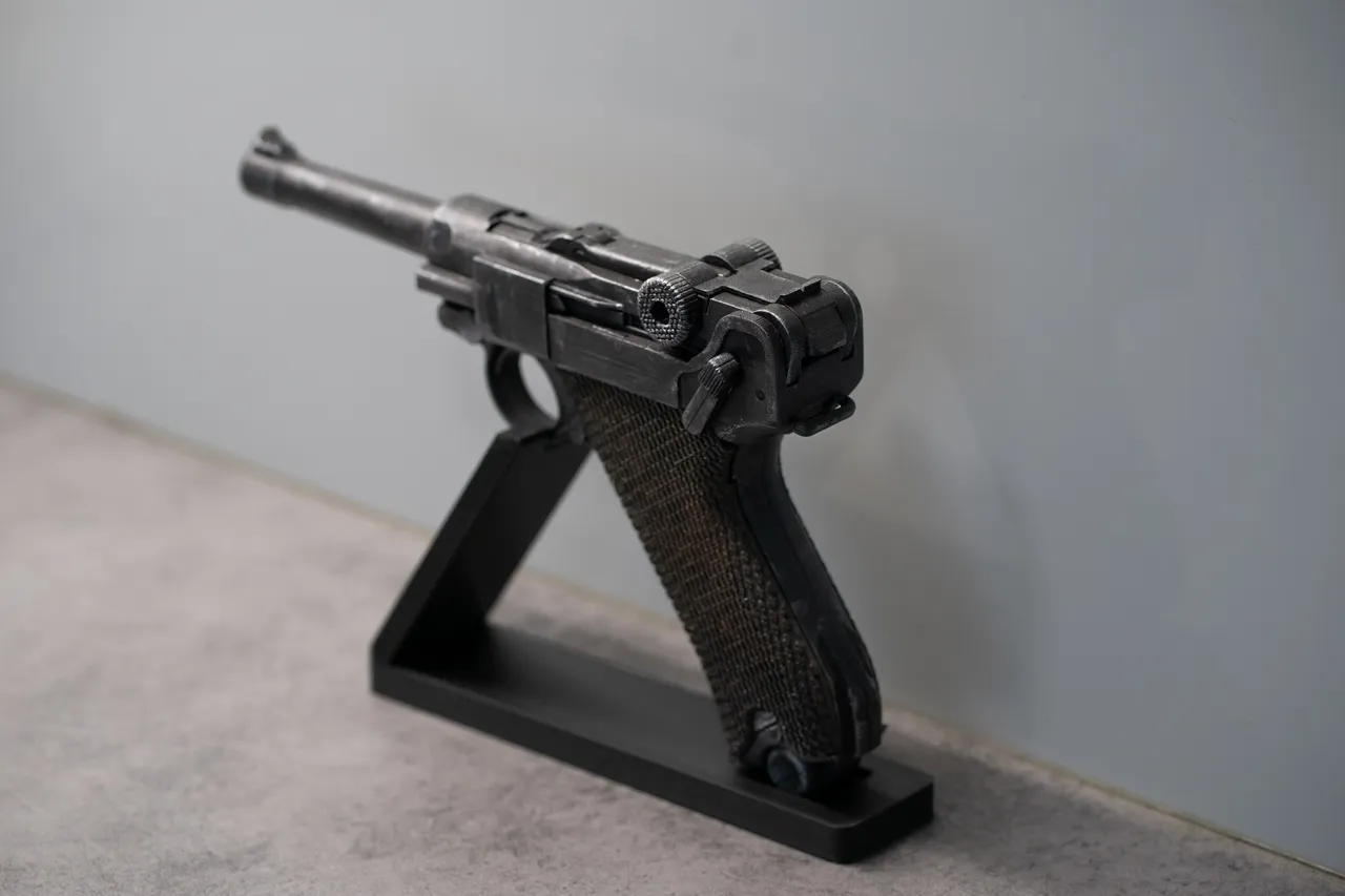 Luger P08 Stand by TrzaX | Download free STL model