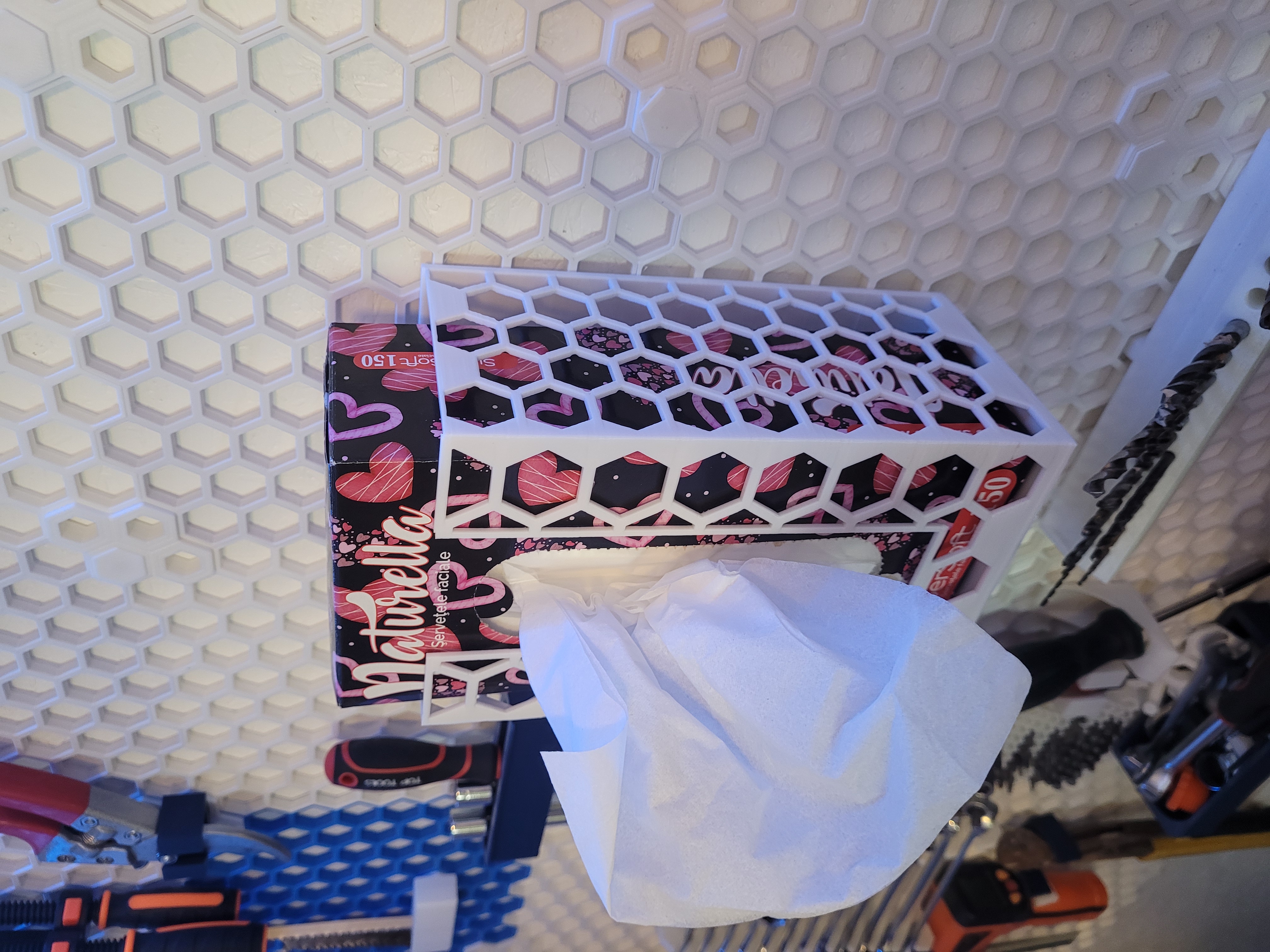 Honeycomb Tissue Box Support for Honeycomb Storage Wall