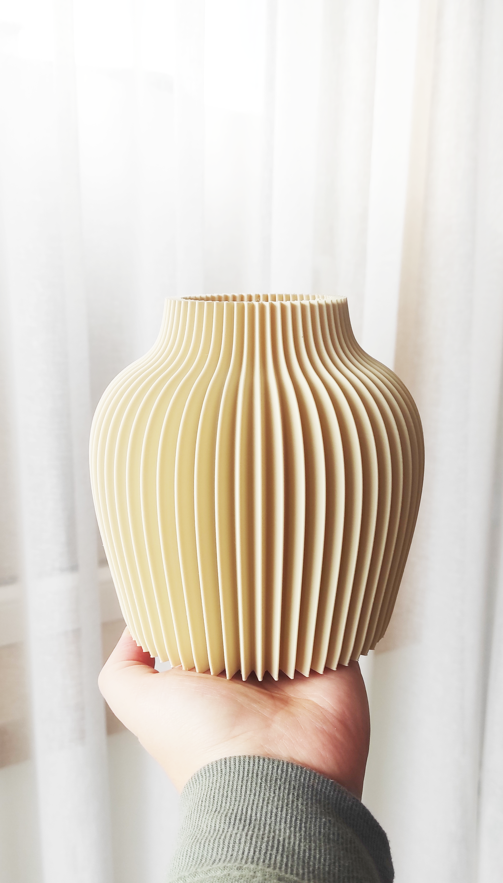 Japandi modern spiky vase