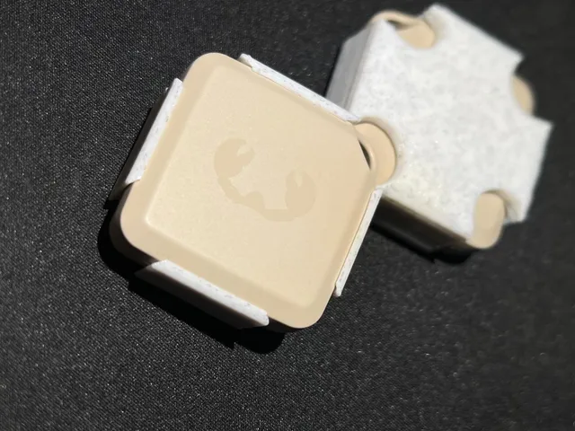 Fresh ’n Rebel smart finder case
