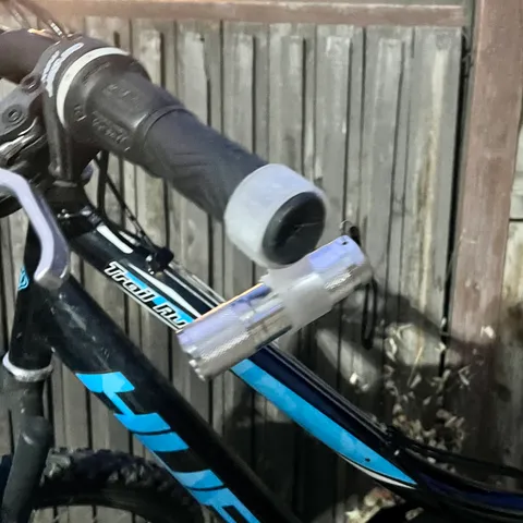 Handlebar flashlight mount (TPU)