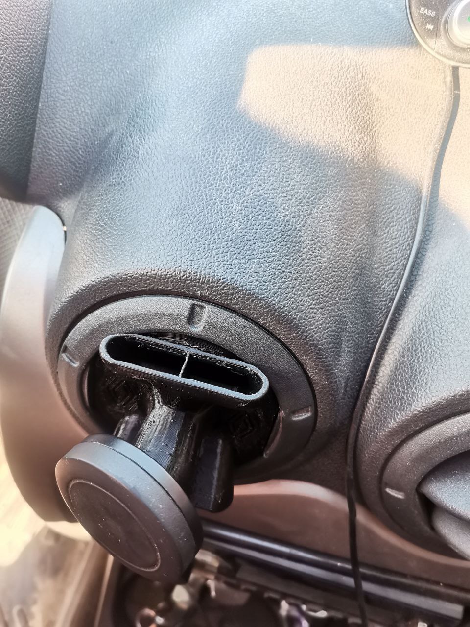 Renault Logan phone holder by pechatnow | Download free STL model ...