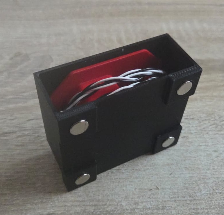 Prusa accelerometer box with holes for magnets