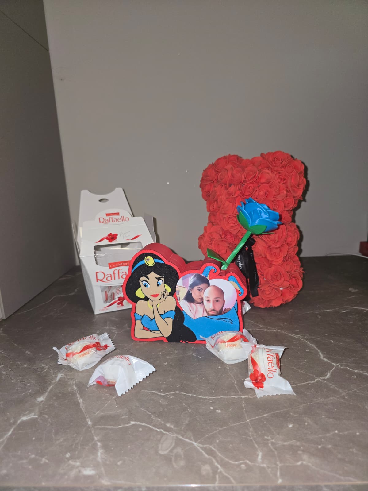 Jasmine Valentine's Gift Box - Heart Photo Frame & Rose Holder