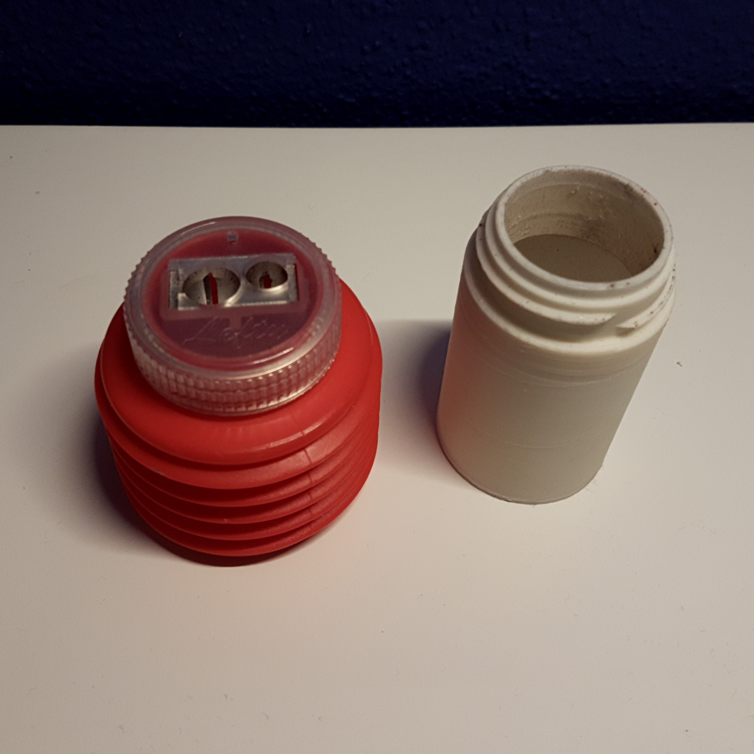 Lefty Pencil Sharpener Container por Kyne Descargar modelo STL