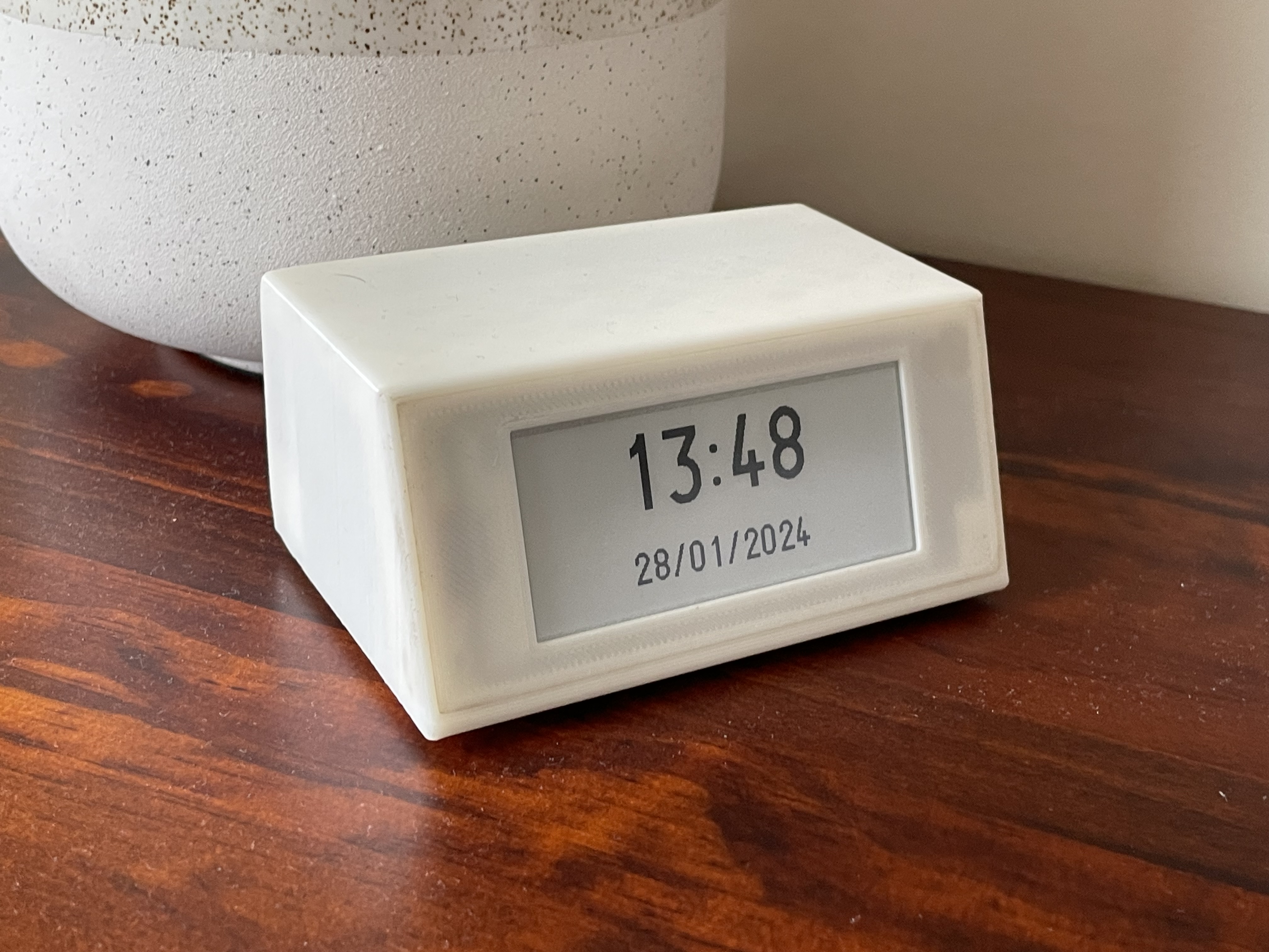 E-paper Digital Clock - Paperlike screen - powerloss recovery
