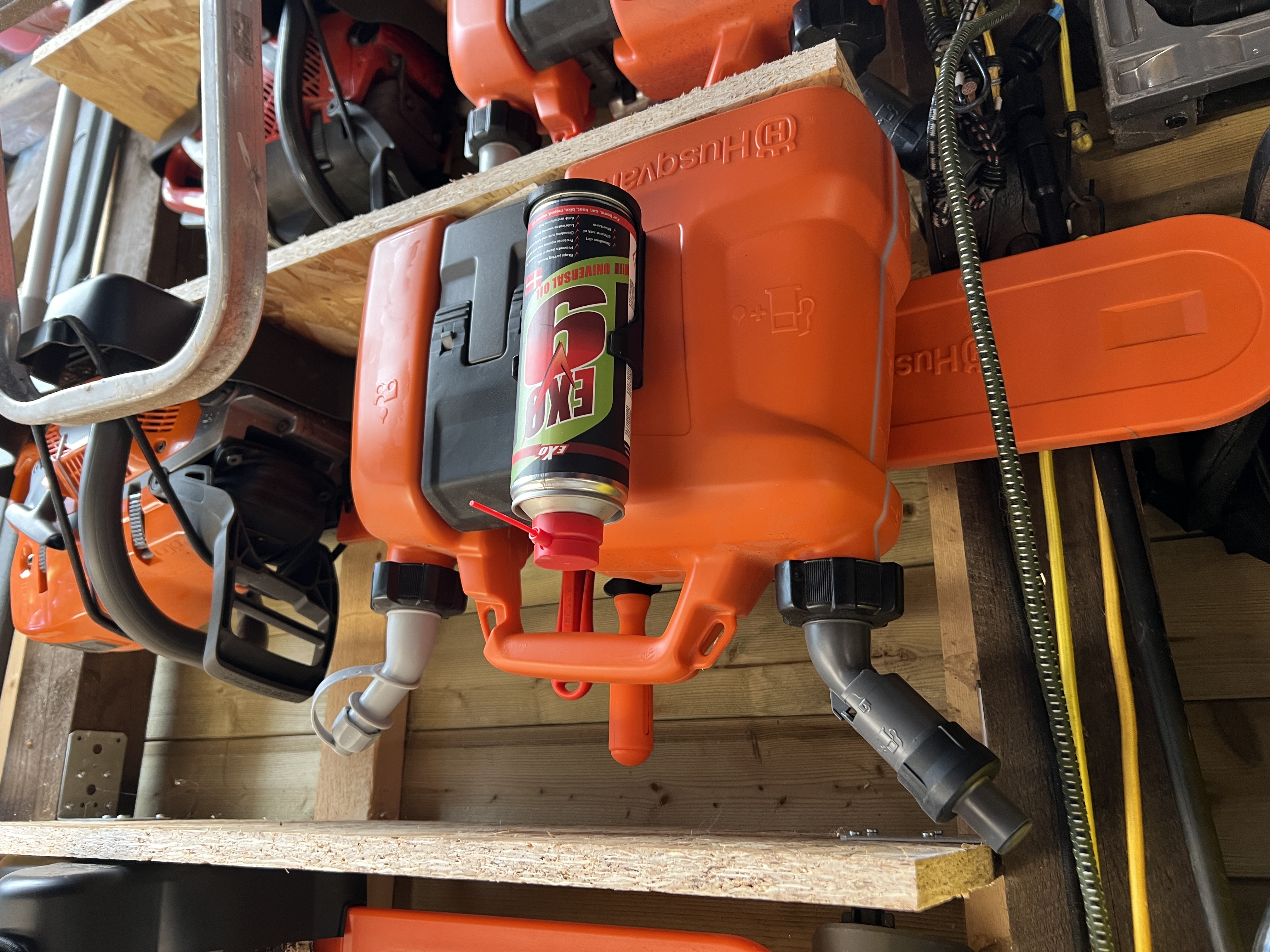 WD40 holder for garden equipment