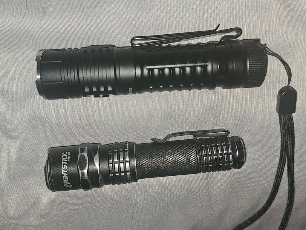 Flashlight wall mount — miniatura 2