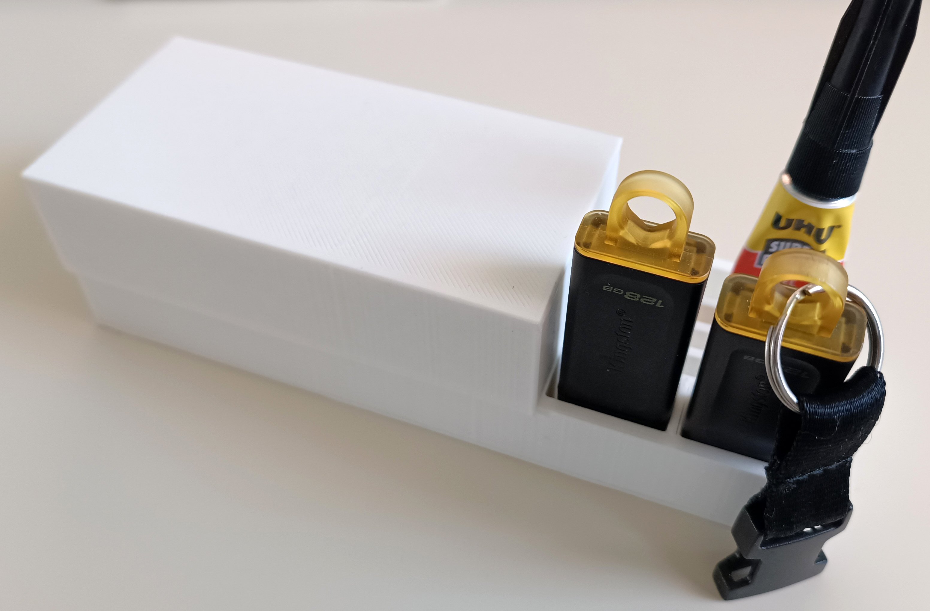 Tarjetero escritorio para tarjetas CF y USBs