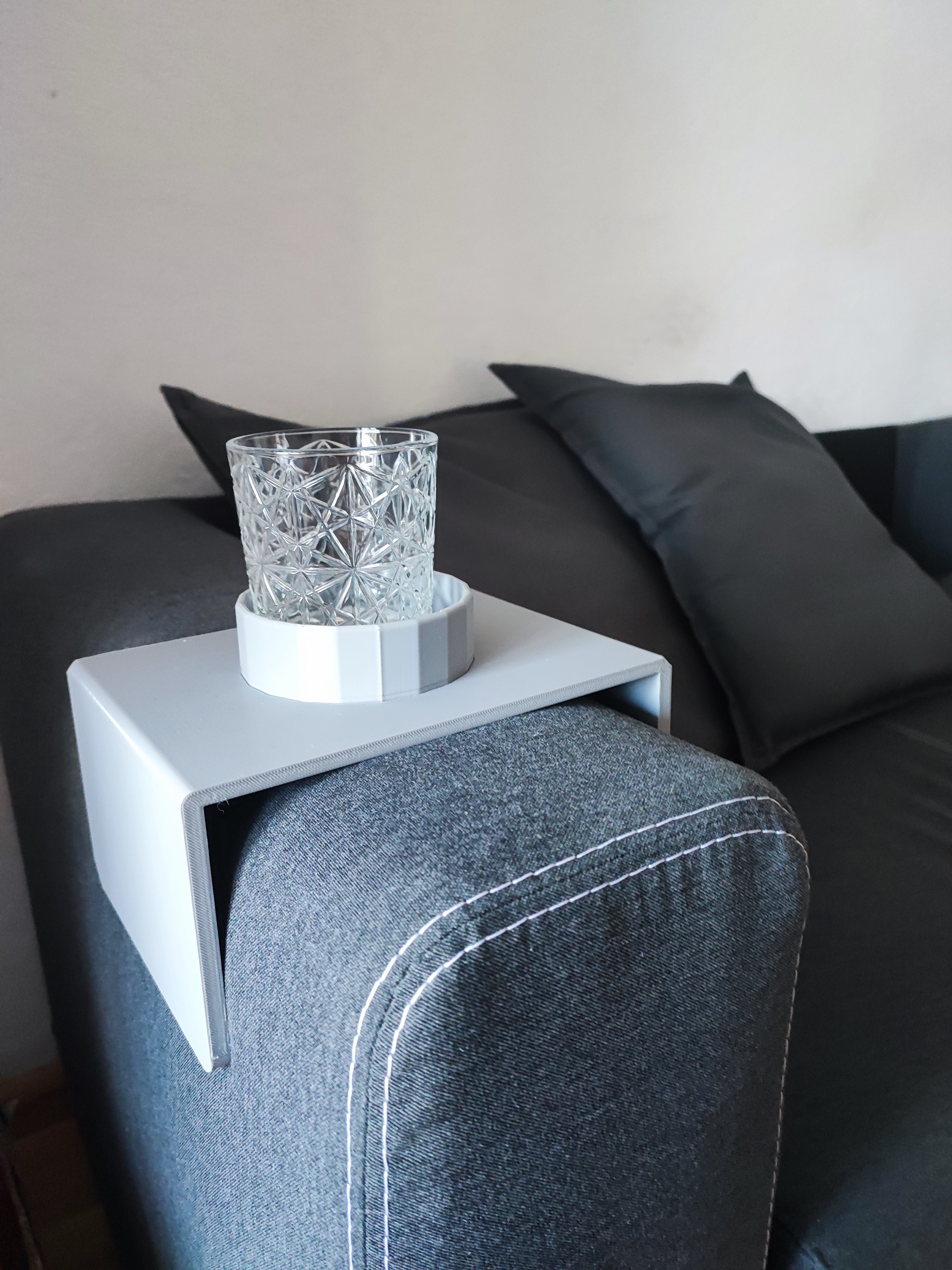 Sofa mug holder