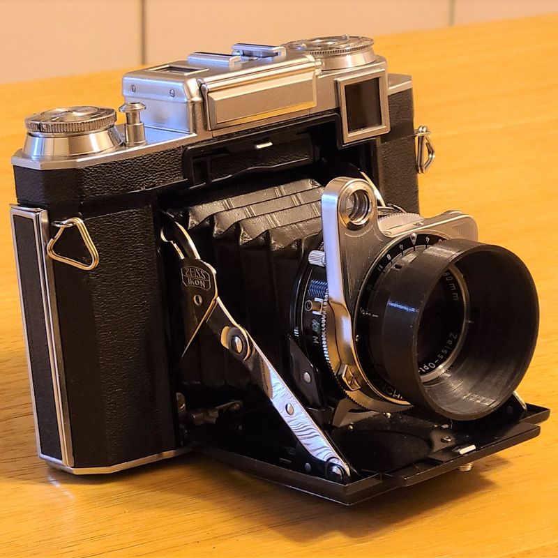 Zeiss Ikon Super Ikonta Hood replacing A37 hood by dynaqua