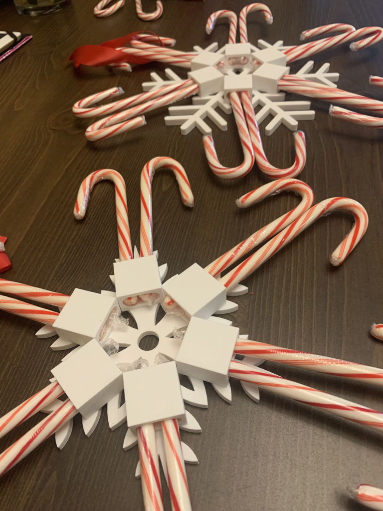 Miniatura 3 do modelo 3D Candy Cane Snowflake Decorations